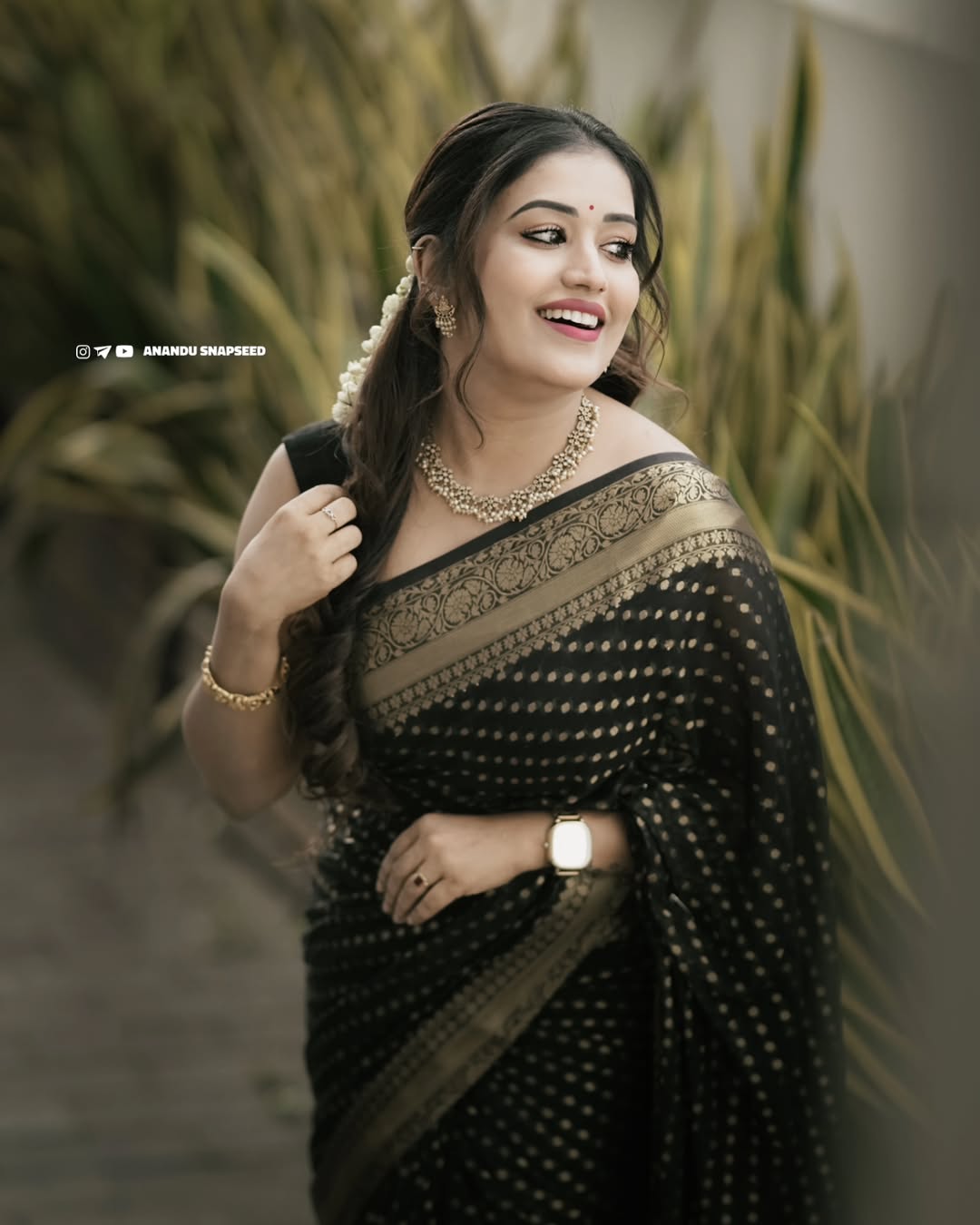 Black Gold Jacquard Lichi Silk Saree with Rich Pallu for Women
