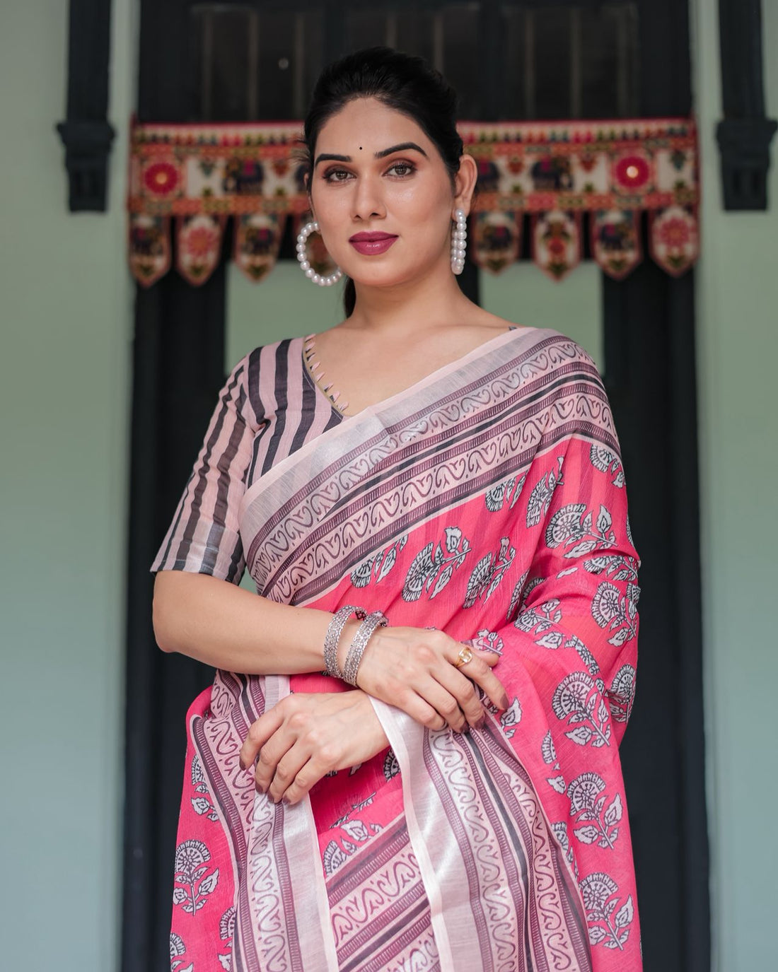 Elegant Pink & Black Linen Printed Saree for Modern Women for Women