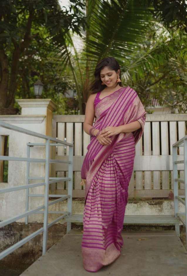 Magenta Zari Banarasi Lichi Silk Saree With Blouse for Women