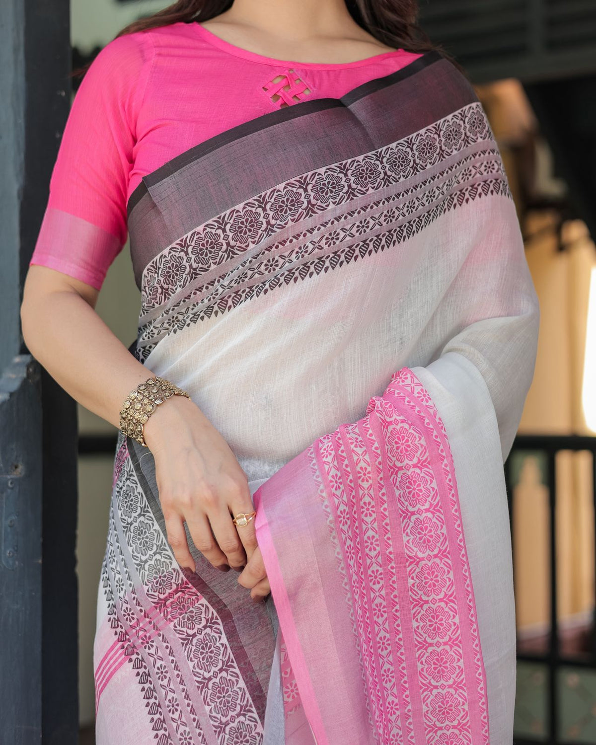 Elegant White Linen Saree with Bold Pink Designer Border for Women