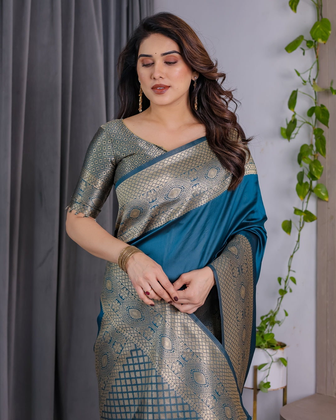 eal Blue Banarasi Silk Saree with Jacquard Zari Border for Women