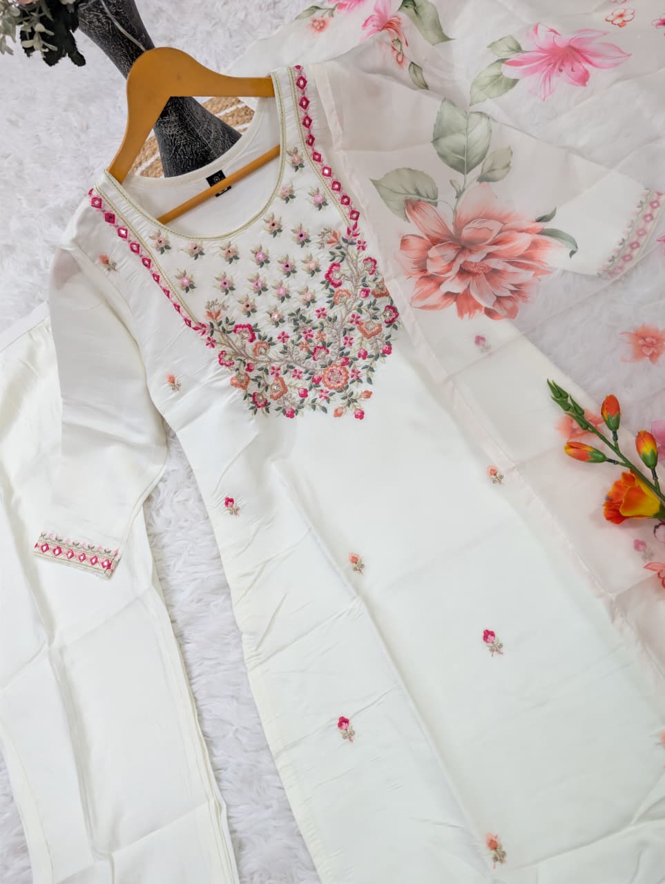 White Chanderi Kurta Set with Floral Embroidery and Dupatta 2