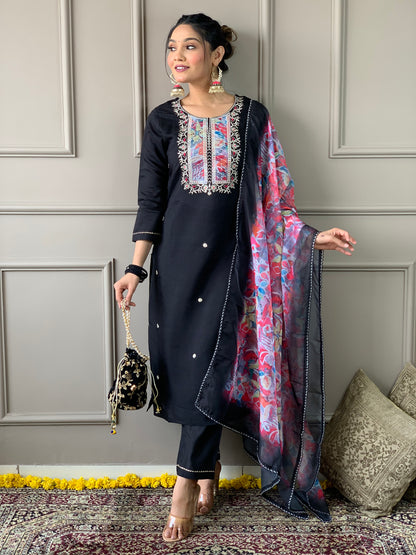 Black Embroidered Rayon Slub Kurta Set with Organza Dupatta for Women