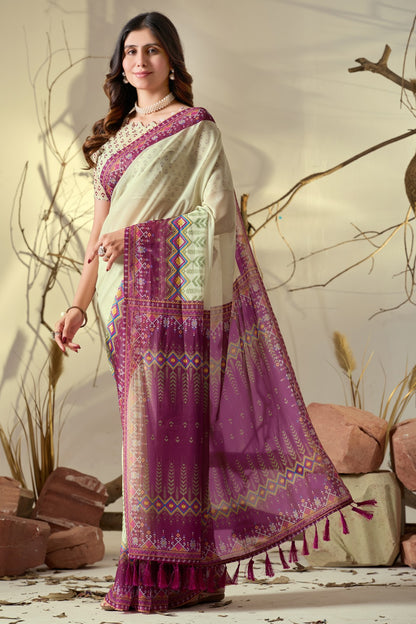 Elegant Cream Saree with Pink Geometric Print Pallu for Women