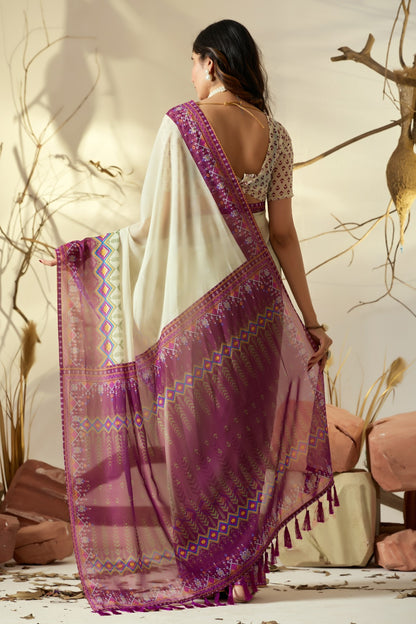 Elegant Cream Saree with Pink Geometric Print Pallu for Women