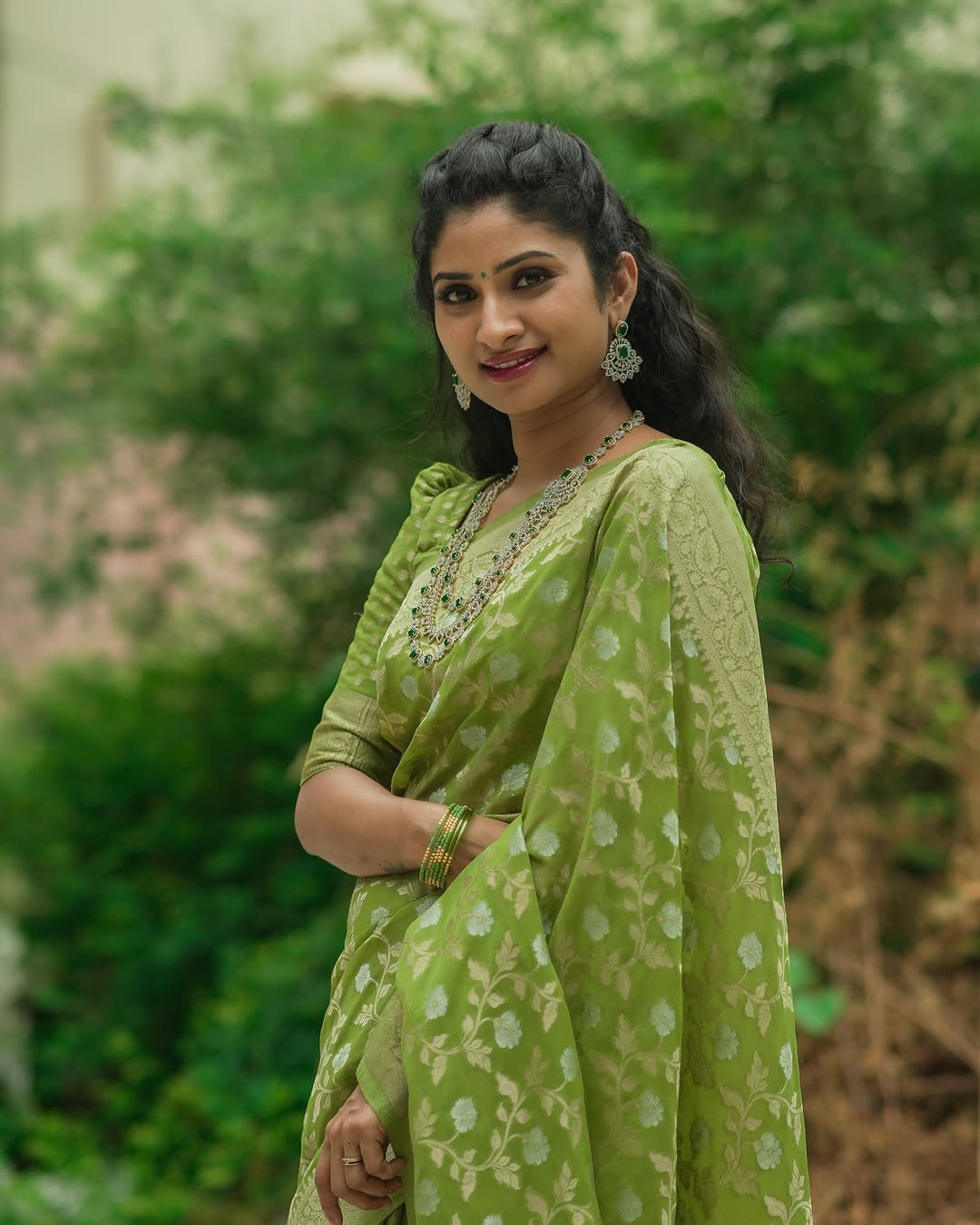 Festive Green Banarasi Saree with Subtle Zari Motifs for Women