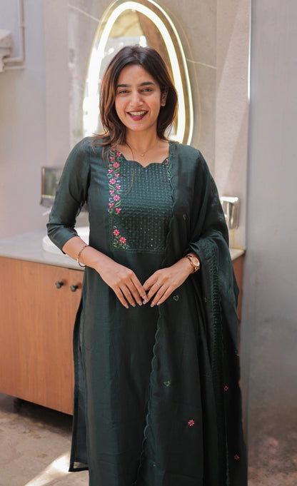 Graceful Dark Green Cotton Kurta Set for Women