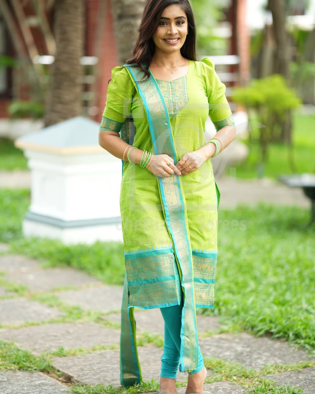 Parrot Green Kanchi Cotton Kurti with Woven Dupatta for Women