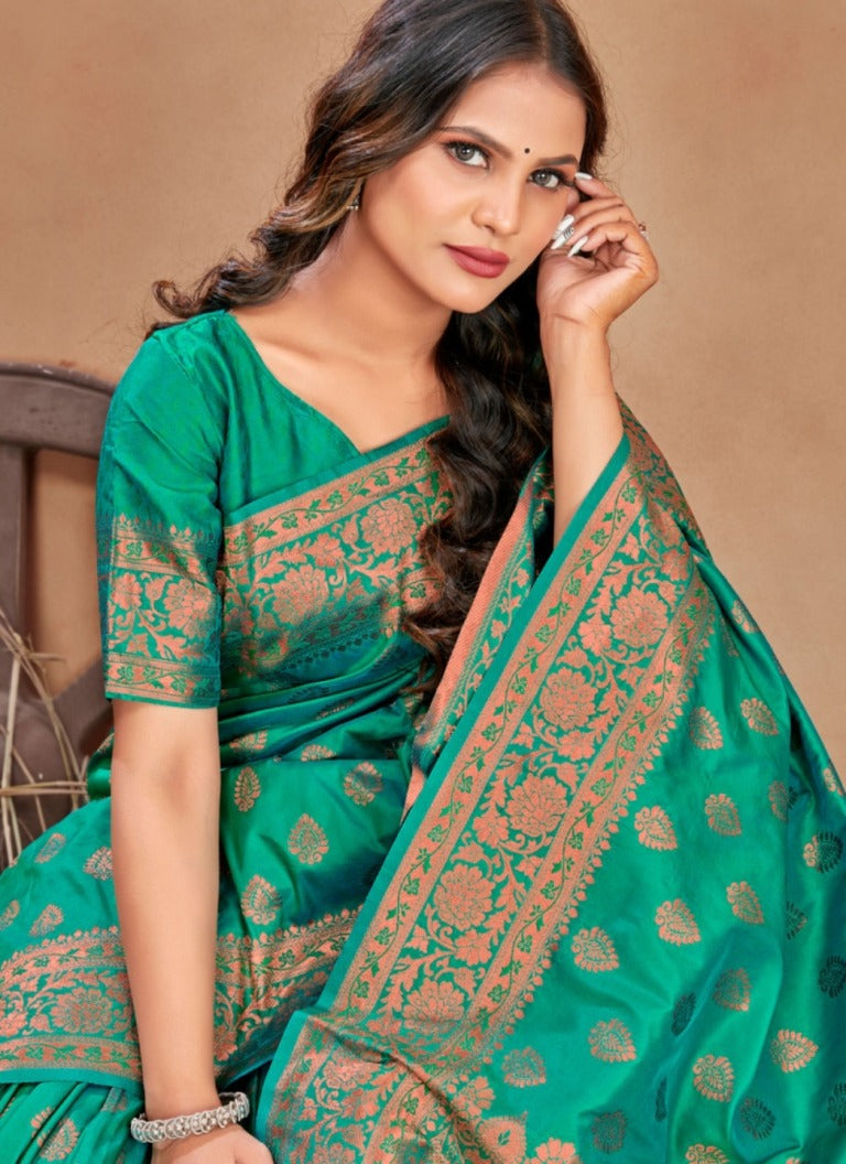 Traditional Green Silk Saree with Jacquard Zari Border for Women