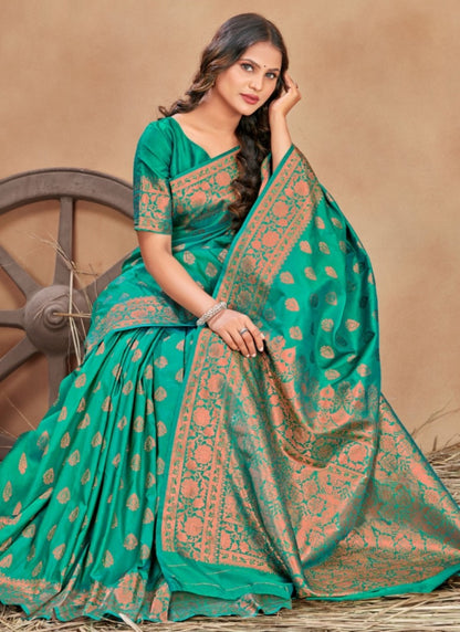 Traditional Green Silk Saree with Jacquard Zari Border for Women