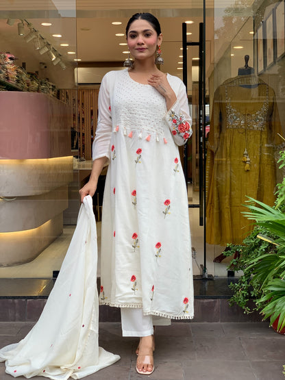 Ivory Floral Embroidered Chanderi Silk Kurta Set Women 2 for Women