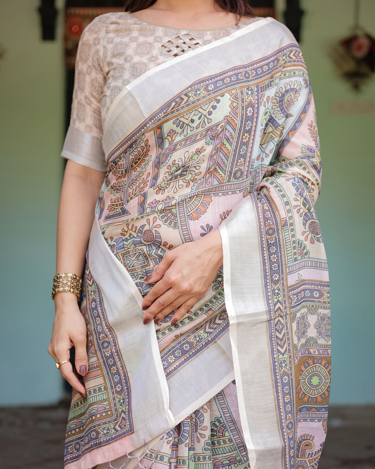 Pure Linen Beige Saree with Artistic Print & Designer Pallu