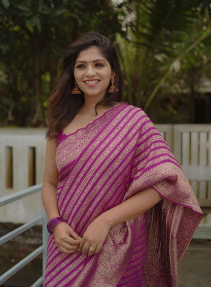 Magenta Zari Banarasi Lichi Silk Saree With Blouse for Women