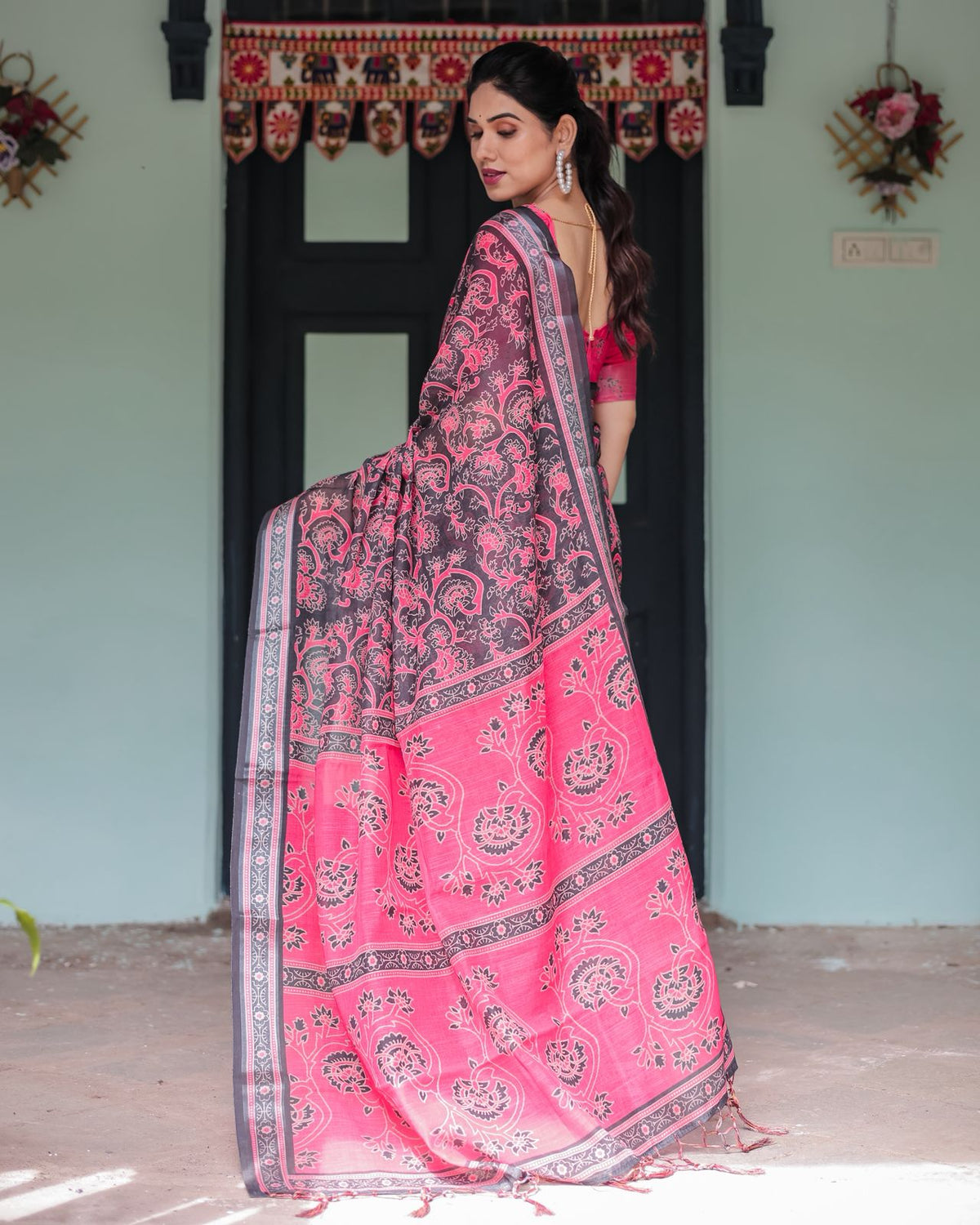 Black Pink Linen Saree with Digital Floral Print Pallu for Women