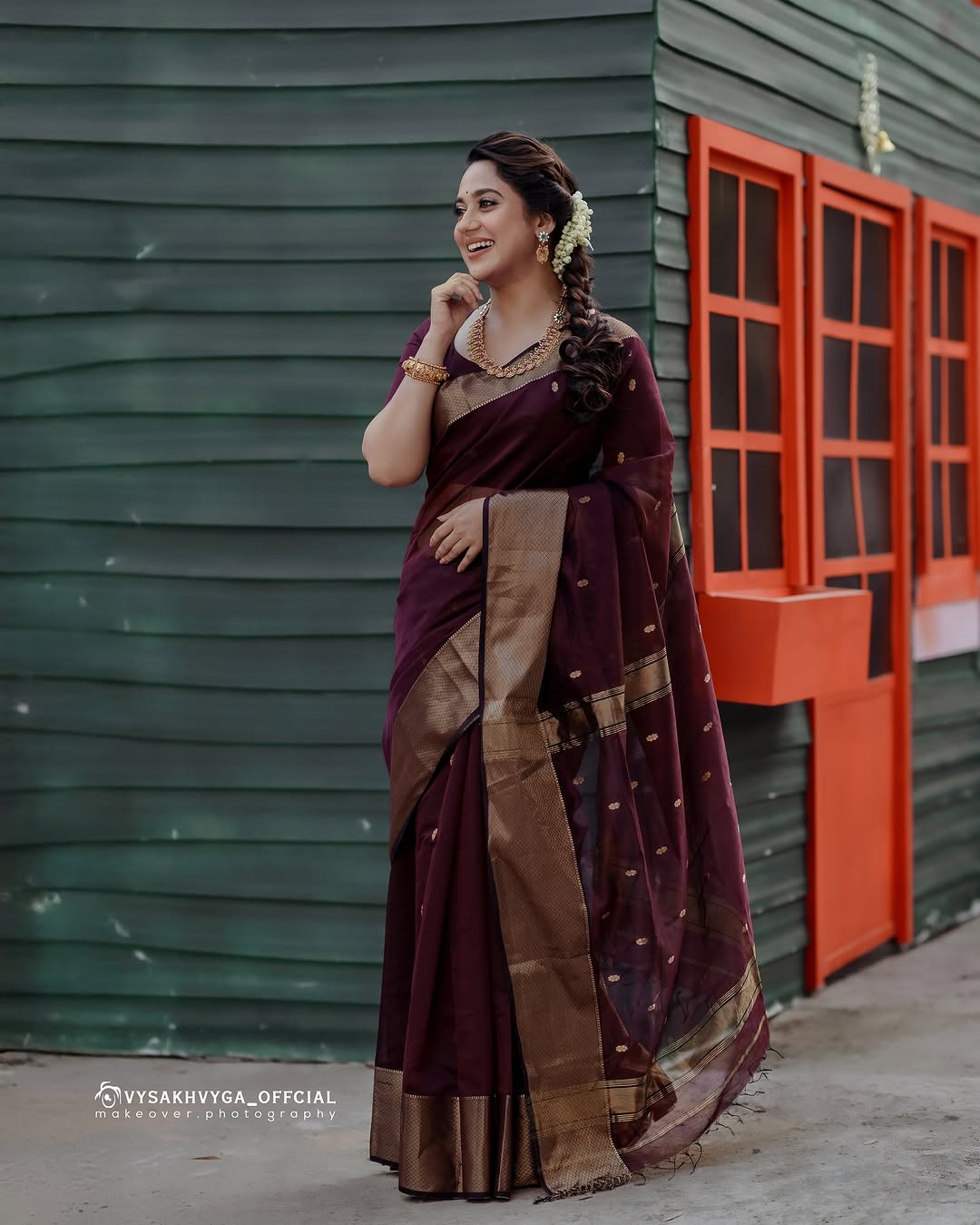 Premium Maroon Banarasi Saree with Ethnic Zari Motifs for Women