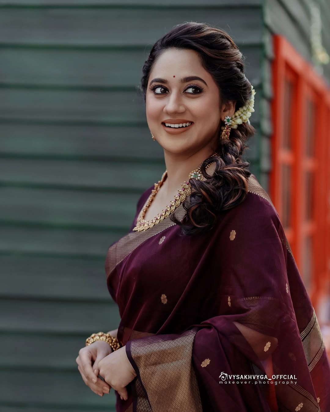 Premium Maroon Banarasi Saree with Ethnic Zari Motifs for Women