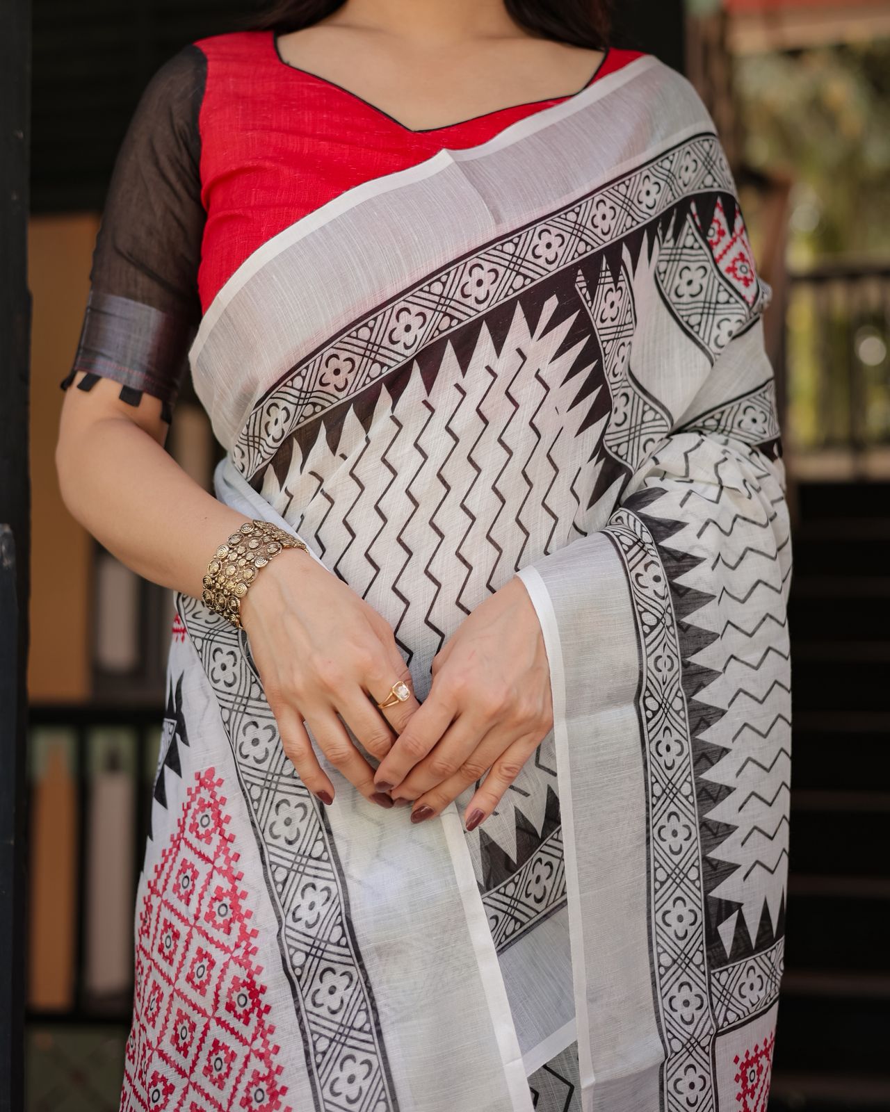 Pure Linen Saree Black White Geometric Print with Tassels