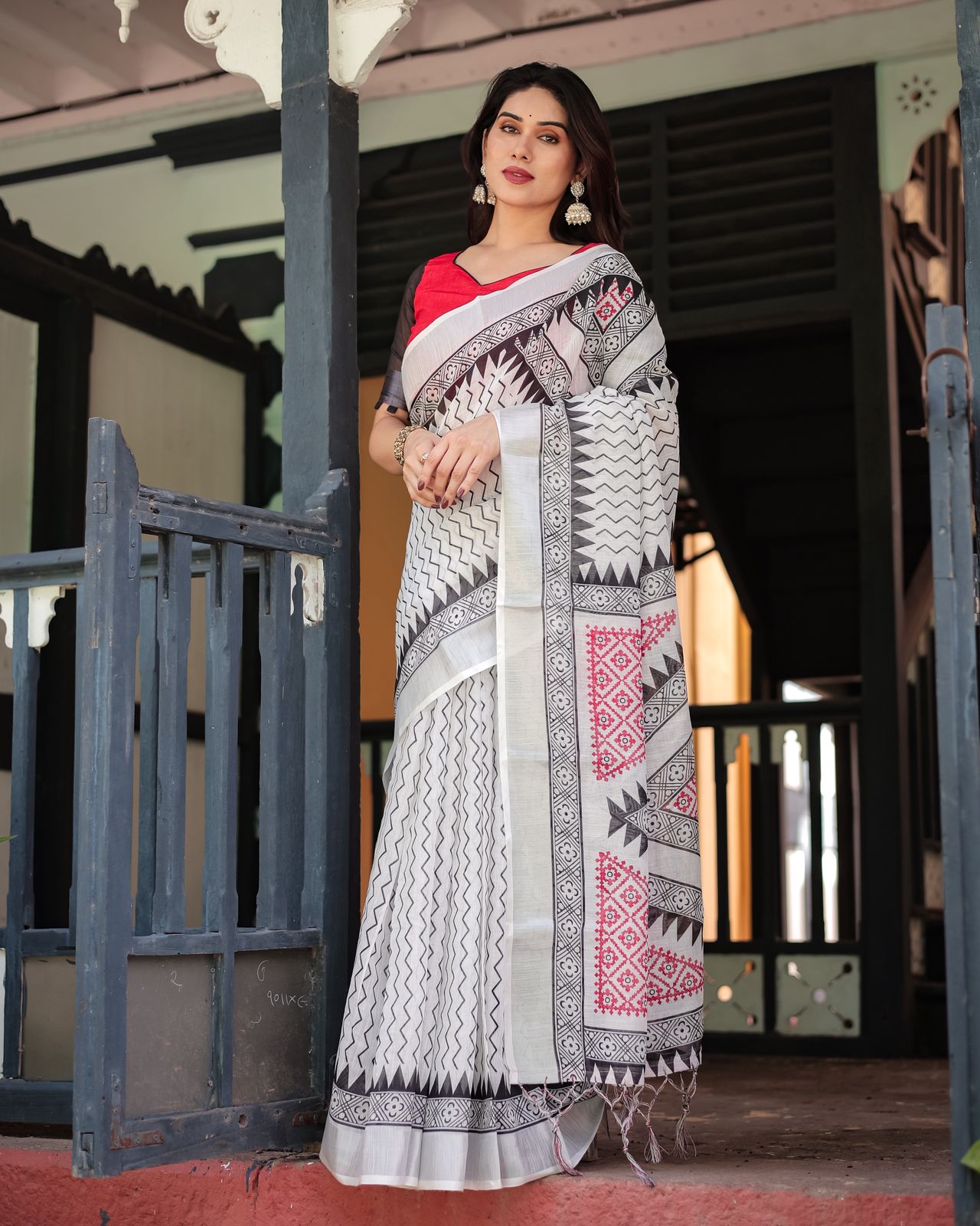 Pure Linen Saree Black White Geometric Print with Tassels