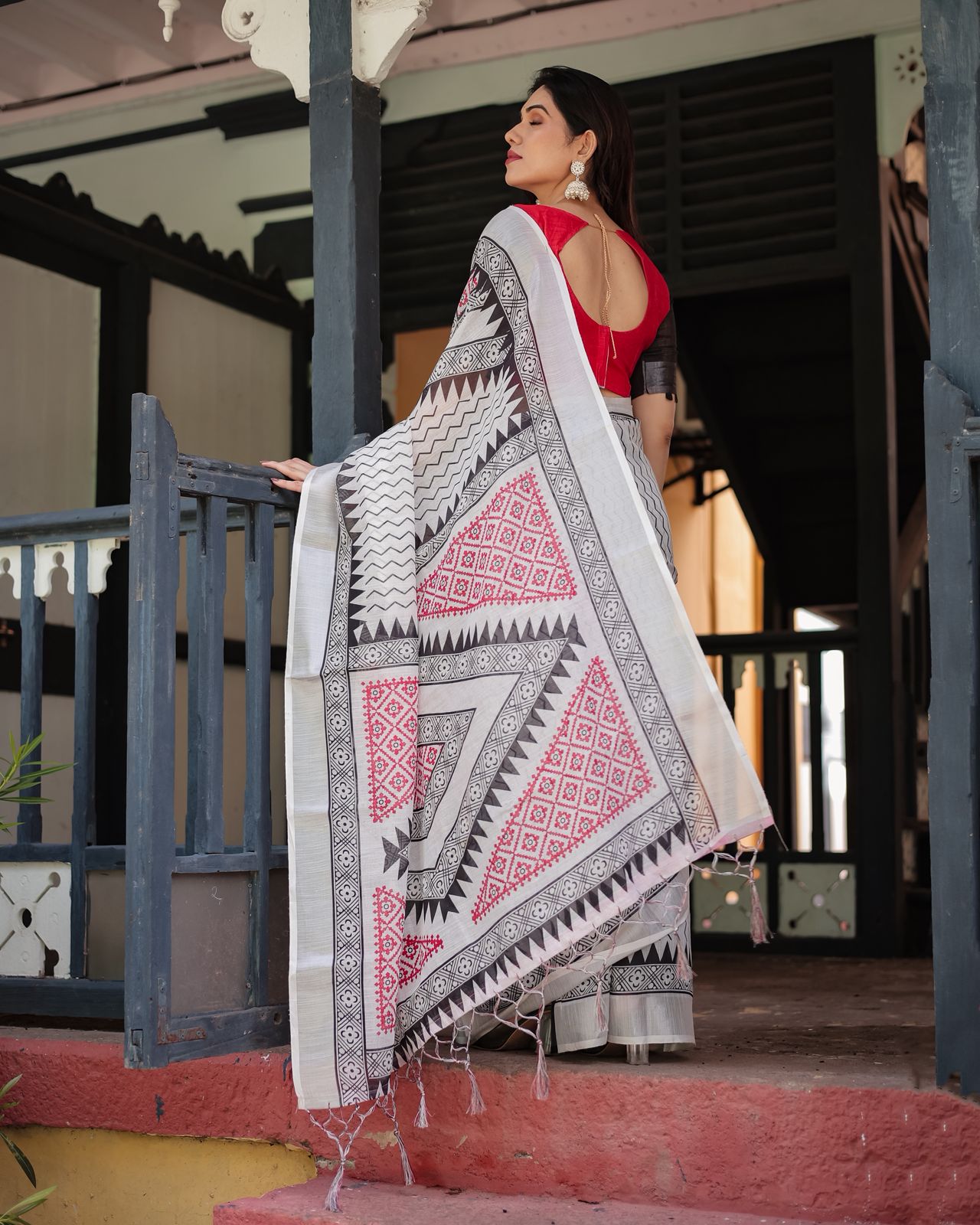 Pure Linen Saree Black White Geometric Print with Tassels