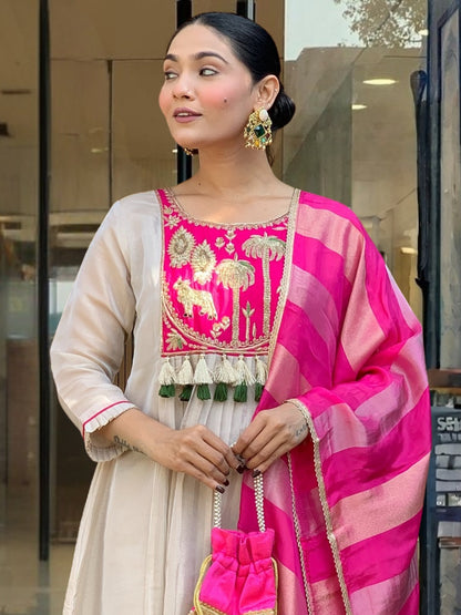 Elegant Silk Embroidered Kurta Pant Set with Jacquard Dupatta