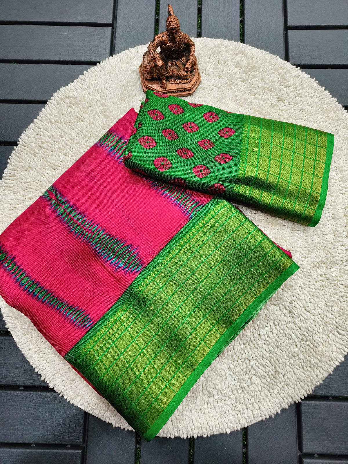 Stylish Pink Silk Saree with Rich Green Pallu Design for Women