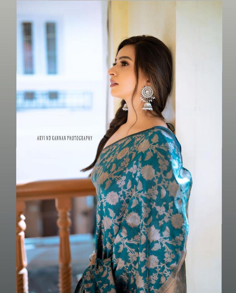 Elegant Teal Silk Saree with Floral Zari Design for Women